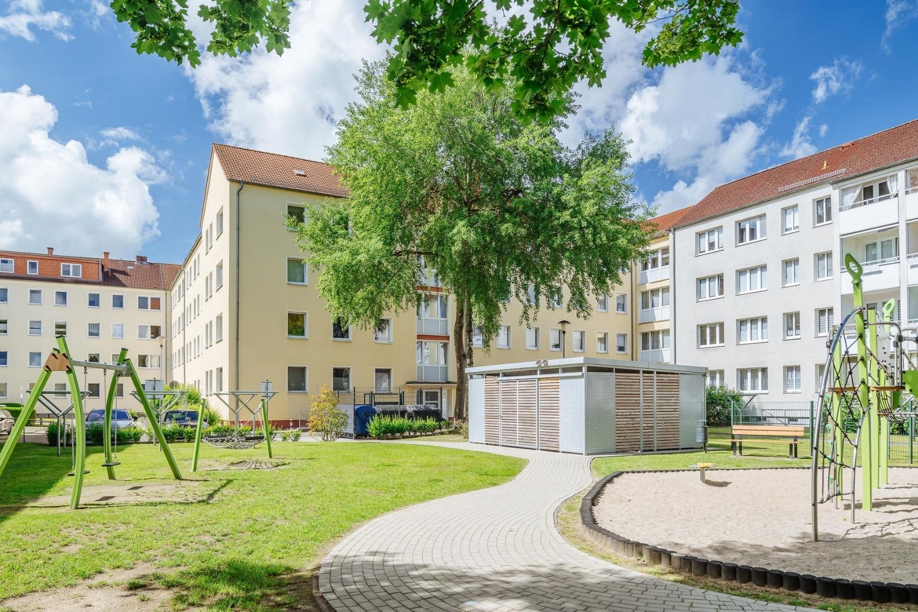 Haus mit Spielplatz