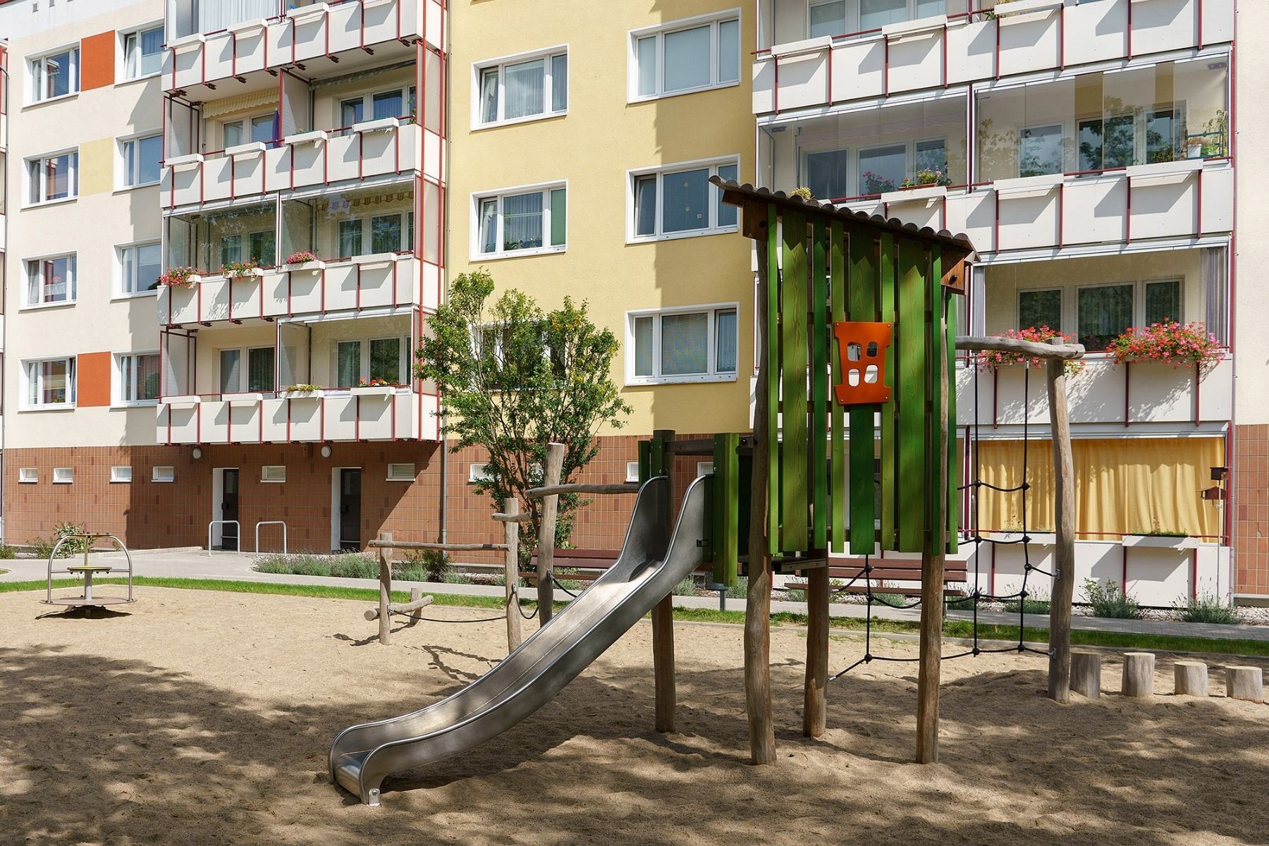 Haus mit Spielplatz